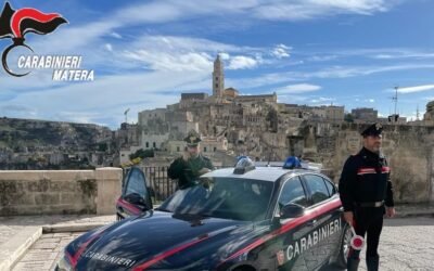 Picchia e maltratta la madre per estorcerle denaro: 23enne di Matera arrestato dai Carabinieri