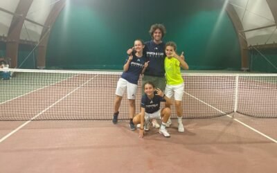 Il sindaco di Matera, Domenico Bennardi, si complimenta con le tenniste materane che hanno conquistato il titolo regionale ieri a Melfi