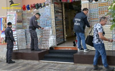 Sequestrati a Matera oltre 28.000 articoli non conformi agli standard di sicurezza e scoperti 8 lavoratori “in nero”: maxi operazione della Guardia di Finanza