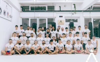 Muay Thai il cinque volte campione del mondo Itthipol “Khieo” Akkarsrivorn a Potenza presso l’accademia delle Arti Marziali e Sport da Combattimento