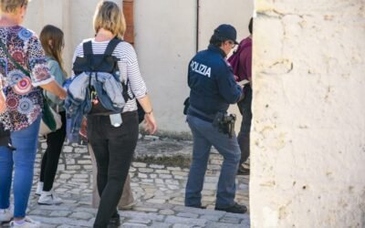 Maltratta l’anziana che avrebbe dovuto accudire: una badante arrestata a Matera dalla Polizia