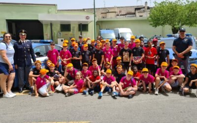I ragazzi del “Minibasket in Piazza” visitano la Polizia di Stato di Matera. Entusiasmo dei giovani atleti che hanno visto da vicino le Volanti, la Sala Operativa e le apparecchiature usate dalla Polizia Scientifica