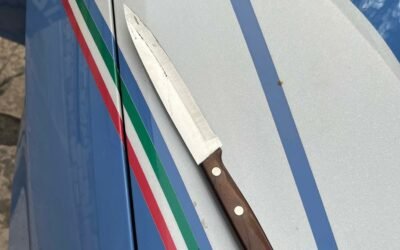 Matera, 42enne arrestato dalla Polizia per aver minacciato con un coltello il personale del Ser.D e alcuni passanti