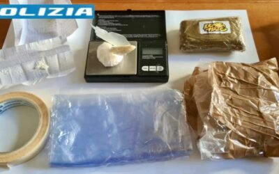 Nova Siri, hashish e cocaina in una borsa a tracolla. 57enne arrestato dalla Polizia di Stato di Matera
