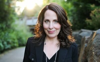 Un’esperta di ricerca e soccorso, i resti sepolti del suo passato, una pericolosa ossessione: arriva in Italia “L’ombra della prima morte”, il nuovo intricato thriller pieno di suspense dell’autrice bestseller Kendra Elliot