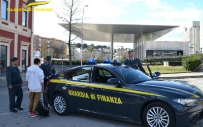 Matera,  pusher arrestato dalla Guardia di Finanza. Tre persone denunciate per detenzione ai fini di spaccio di sostanze stupefacenti