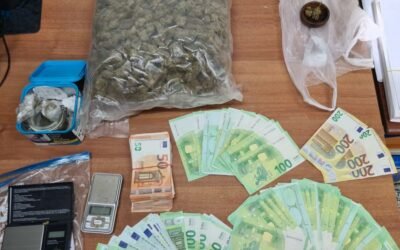 Sequestrati a Matera dalla Polizia oltre un chilo di marijuana, hashish, un coltello e più di 12mila euro in contanti. Un uomo arrestato, altre due persone denunciate all’A.G.