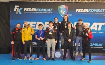 L’Accademia delle Arti Marziali brilla a Jesolo. Titolo Italiano per Simone Fabrizio nella gabbia, pass per le finali dei Campionati Italiani Assoluti anche per Viola Monaco, Ludovica Mecca e Davide Mecca