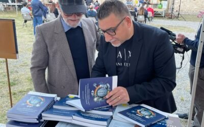 Dopo il recente successo al Salone del Libro di Torino, Rino Finamore ha conquistato anche il pubblico di Venosa con “Intelligenza autistica”