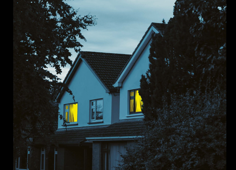 Una strada tranquilla, il domestic thriller di Seraphina Nova Glass finalista all’Edgar Award