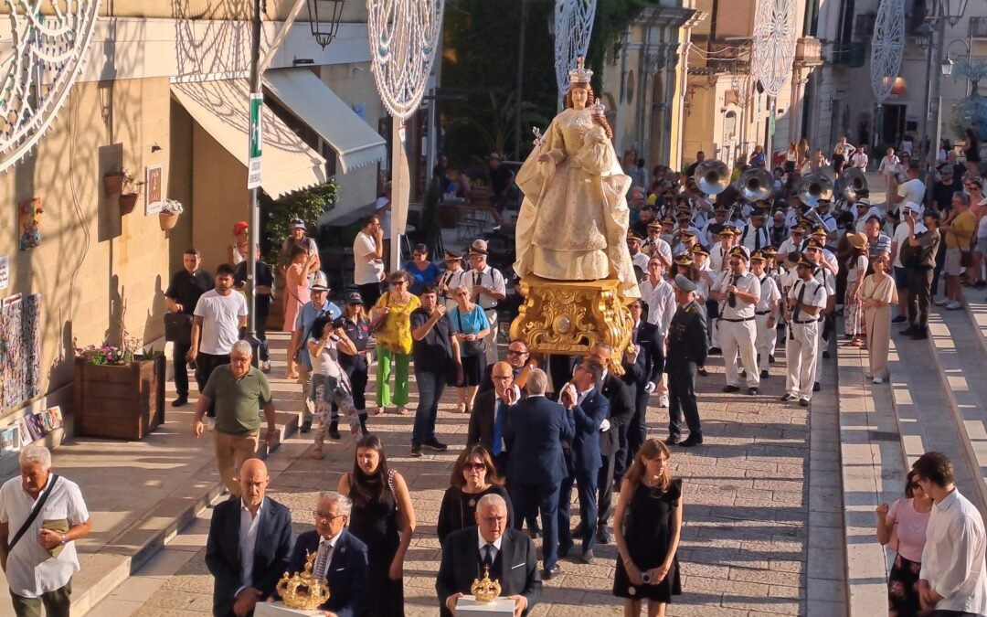 Mons. Caiazzo, Vescovo della Diocesi di Cesena-Sarsina, già Arcivescovo della Diocesi di Matera-Irsina: “Con l’incoronazione esprimiamo sinceramente il nostro filiale affetto verso la Madre di Dio e Madre nostra, affidandoci a lei”