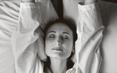 “Niente di serio, ma vediamo”, iscriversi a Tinder a 50 anni per avere conferme. L’esordio, brillante e ironico, della giornalista Claudia Valeriani