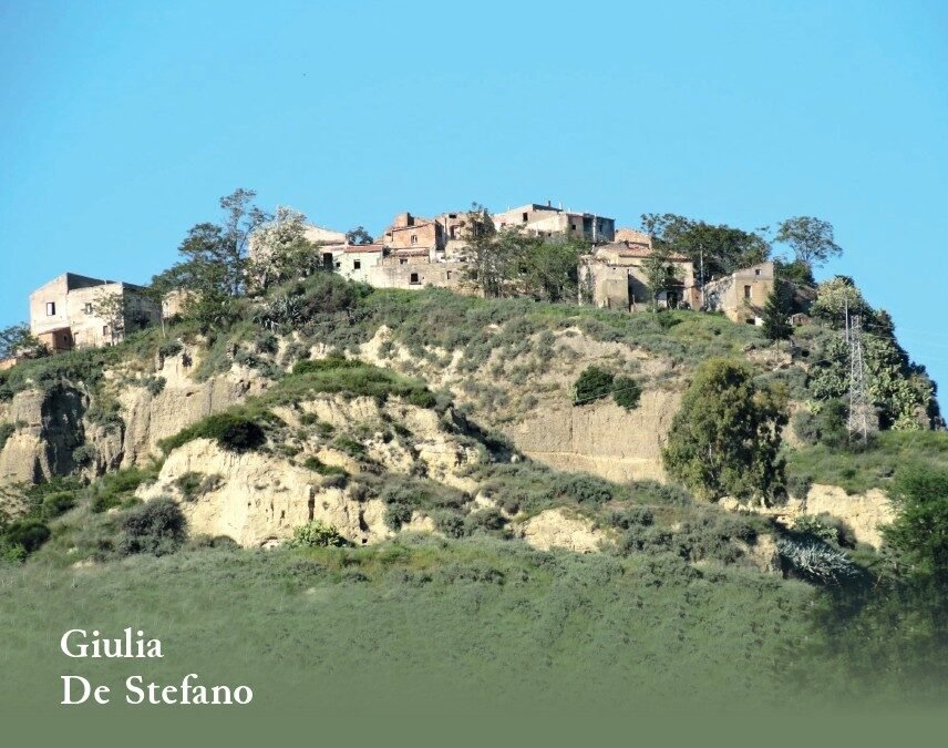 Nasce una voce nuova per un borgo antico Giulia De Stefano presenta il suo primo libro “Alianell’ Alianello. Storie, tradizioni, persone”