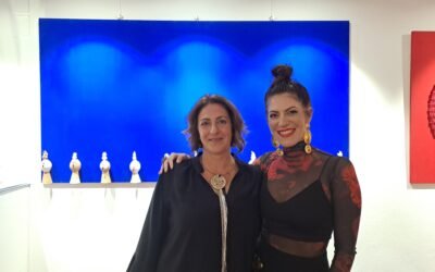 Matera, nello Studio Arti Visive l’alchimia tra le opere dell’artista Ilenia Dragonetti e il talento della cantante e ballerina Aramà per “Il suono della Terra”