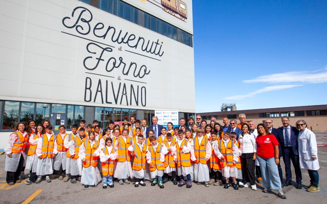 Le ragazze e i ragazzi del Punto Luce Save the Children di Potenza visitano lo stabilimento Ferrero di Balvano