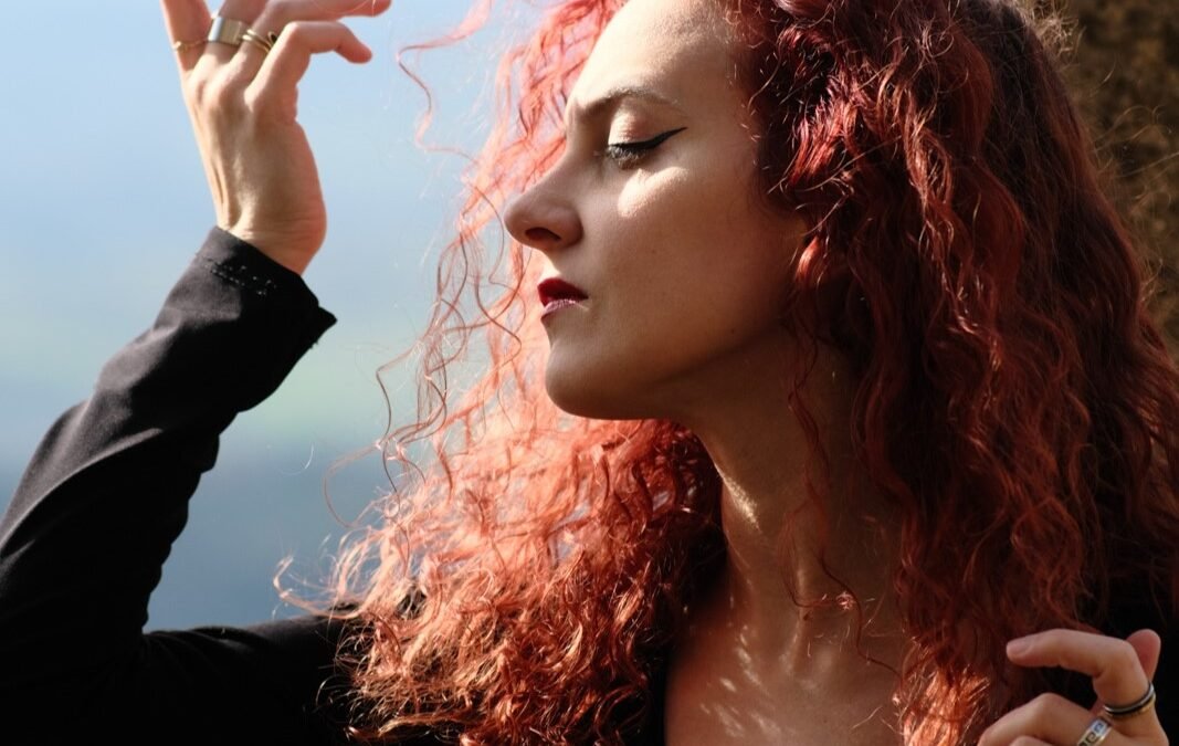 Un viaggio di libertà e identità: uscito l’audiolibro “Stregonerie contemporanee” di Giorgia Bazzanti