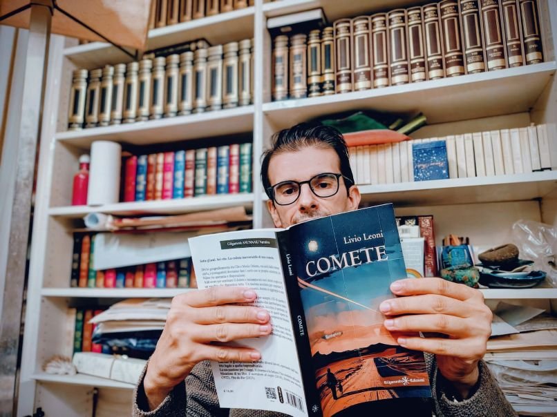 È in libreria “Comete”, il nuovo appassionante romanzo corale di Livio Leoni