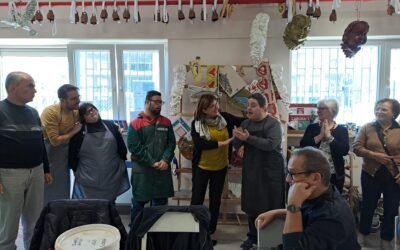 Quando l’arte diventa cura: insieme i ragazzi del Laboratorio d’arte solidale della Cooperativa Oltre l’Arte e alcuni ospiti dell’A.Ma.Sa.M