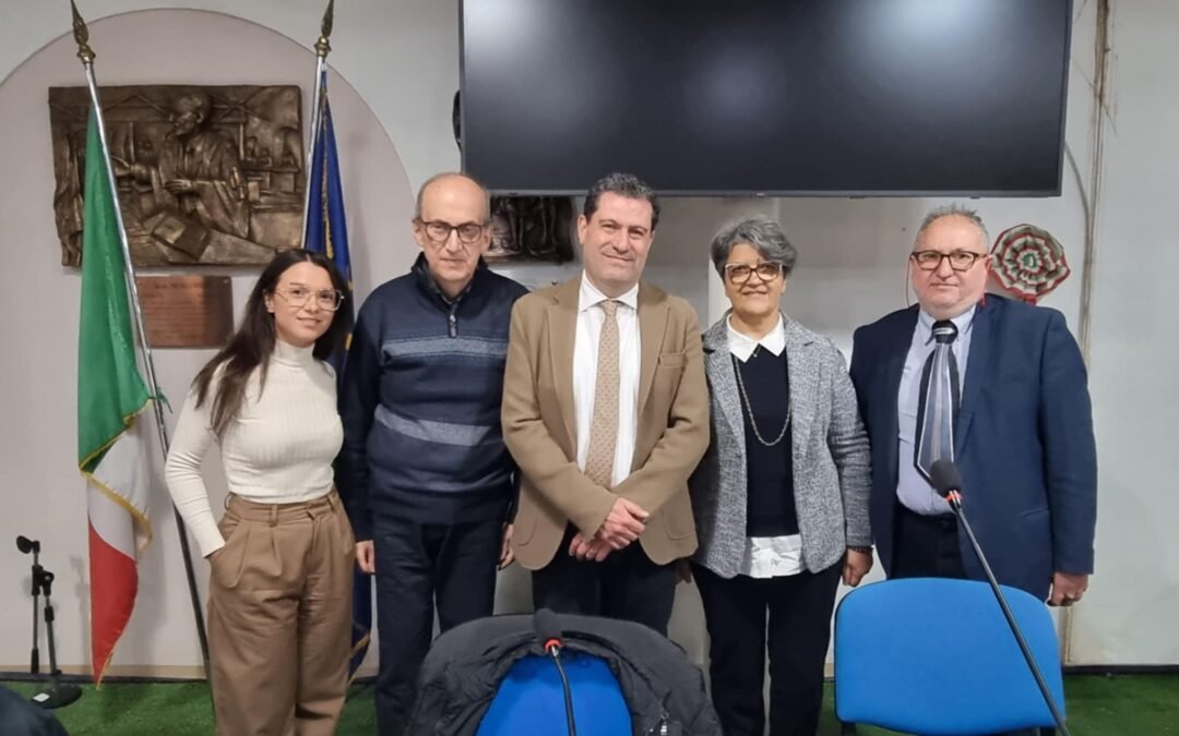 Presentato a Pisticci il libro di Walter Palazzo “Il battito del cuore, la presa delle mani”