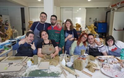 Regalare un laboratorio di terracotta affinché genitori e figli o nonni e nipoti trascorrano tempo insieme: l’idea del Laboratorio di Artigianato Solidale della Cooperativa Oltre l’Arte