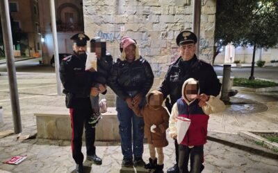 Metaponto, donna nigeriana con tre bimbi perde l’autobus per la Calabria: famiglia aiutata dai Carabinieri della Compagnia di Pisticci