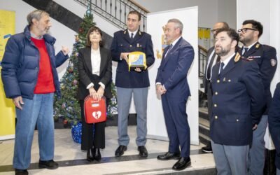 Donato alla Polizia di Stato di Matera un defibrillatore automatico, per gli uffici della Sezione Operativa per la Sicurezza Cibernetica, ad opera dell’Associazione Gian Franco Lupo di Pomarico