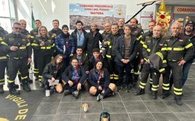 La Luce di Betlemme illumina il Comando dei Vigili del Fuoco della Città dei Sassi. Il Clan Orione Agesci Matera 1 dona un simbolo di Pace, Speranza e Fede ai Pompieri