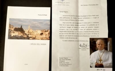Donata a Papa Leone XIV dall’artista materano Franco Di Pede la prima copia di stampa del volume “I rifugi dell’anima”, realizzata per il Giubileo del 2000