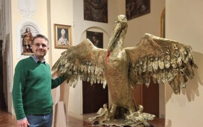 Un pellicano realizzato per la chiesa di Sant’Antonio di Pisticci dal Maestro Santochirico, direttore del Laboratorio di Artigianato Solidale della Cooperativa Oltre l’Arte: un’opera carica di significati