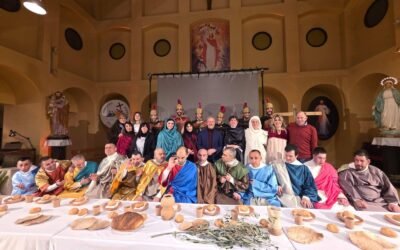 Il Centro di Riabilitazione dei Padri Trinitari porta in scena “Sui tuoi passi con il nostro Cuore”. Gli ospiti del centro di riabilitazione di Venosa hanno fatto rivivere l’ultima Cena e la Passione di Cristo
