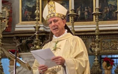 Mons. Caiazzo: “Anche se siamo lontani, l’abbraccio del crocifisso ci stringe insieme sul suo petto; il suo amore infinito e misericordioso dilata il nostro cuore, partorendo vita, pace, fraternità, gioia di vivere”