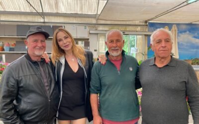 La bellezza della nota conduttrice e showgirl Stefania Orlando tra il fascino dei fiori del Dichio Garden Center di Metaponto