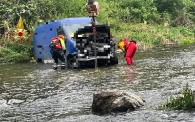 Grave incidente sulla 407, furgone precipita da un ponte. Ferito un 33enne
