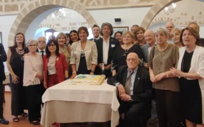 Passaggio di Campana nel Club Matera Host tra la presidente uscente Francesca Lacalamita e il presidente entrante Leo Montemurro