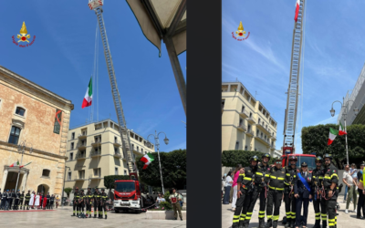 Matera, 2 Giugno. Il gruppo SAF del Comando Provinciale dei Vigili del Fuoco ha issato il Tricolore su una piazza gremita