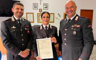 Una storia di straordinaria empatia che trascende la morte: il Carabiniere Serena Nardelli, figlia del compianto Brigadiere Giuseppe, incontra il Comandante della Compagnia di Pisticci Capitano Belardo e il Maresciallo Cipriani, Comandante della Stazione