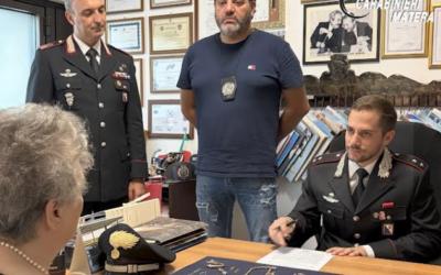 L’operazione congiunta di Carabinieri e Polizia stradale. Salva le memorie più care di una nonna materana