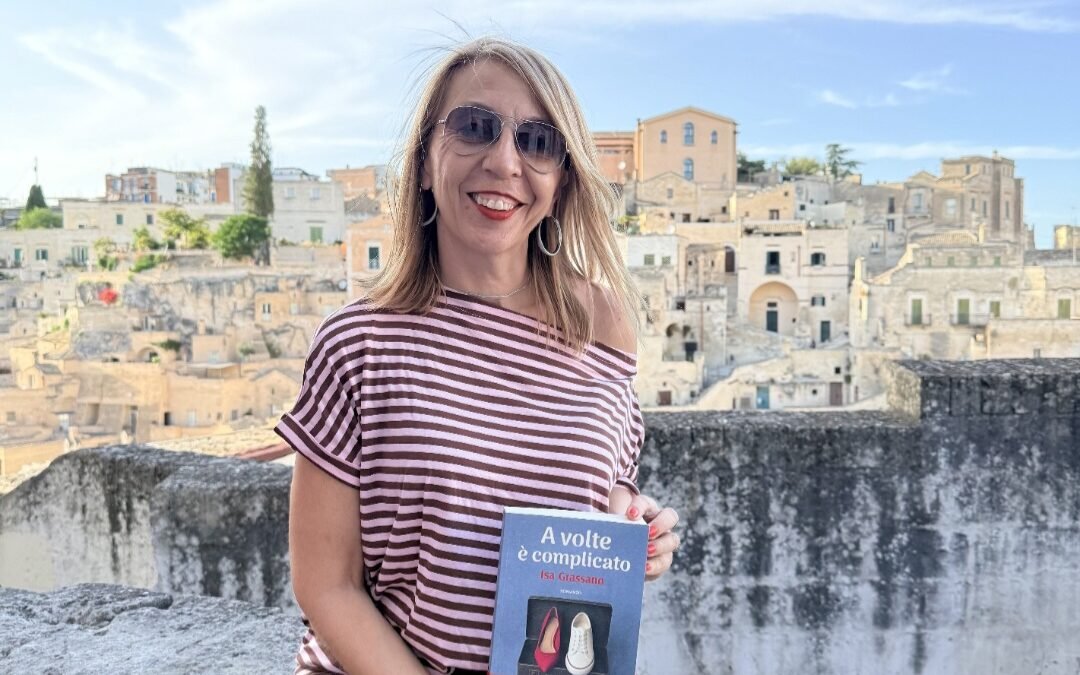 “A volte è complicato” torna al Sud. Isa Grassano presenta il suo romanzo a Potenza e a Matera. Due appuntamenti in Basilicata, il 1° e il 3 ottobre