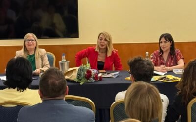 “A volte è complicato”: con una presentazione ricca di aneddoti, ricordi e sorrisi la giornalista e scrittrice Isa Grassano conquista il pubblico materano